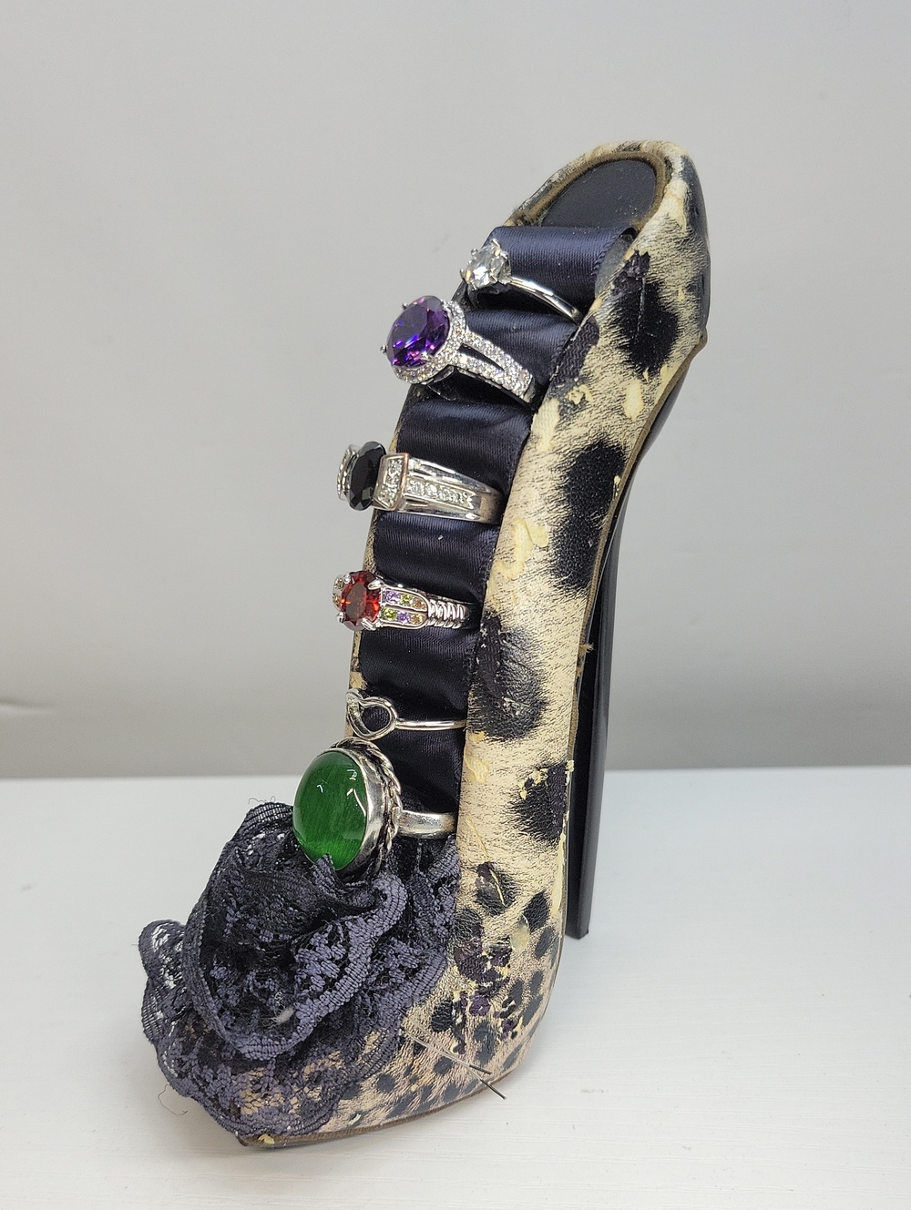 Shoe Ring Holder With Sz7 Rings